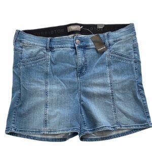Torrid Sorrento Bombshell Premium 5” Stretch High-Rise Jean Shorts Size 18